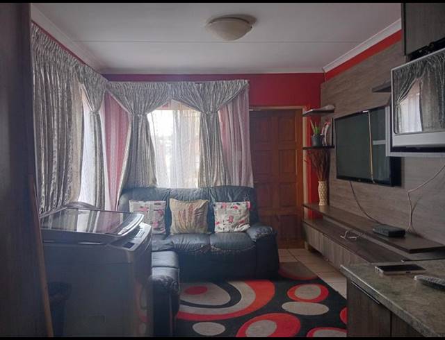 2 BEDROOM APARTMENT FOR SALE IN PROTEA GLEN